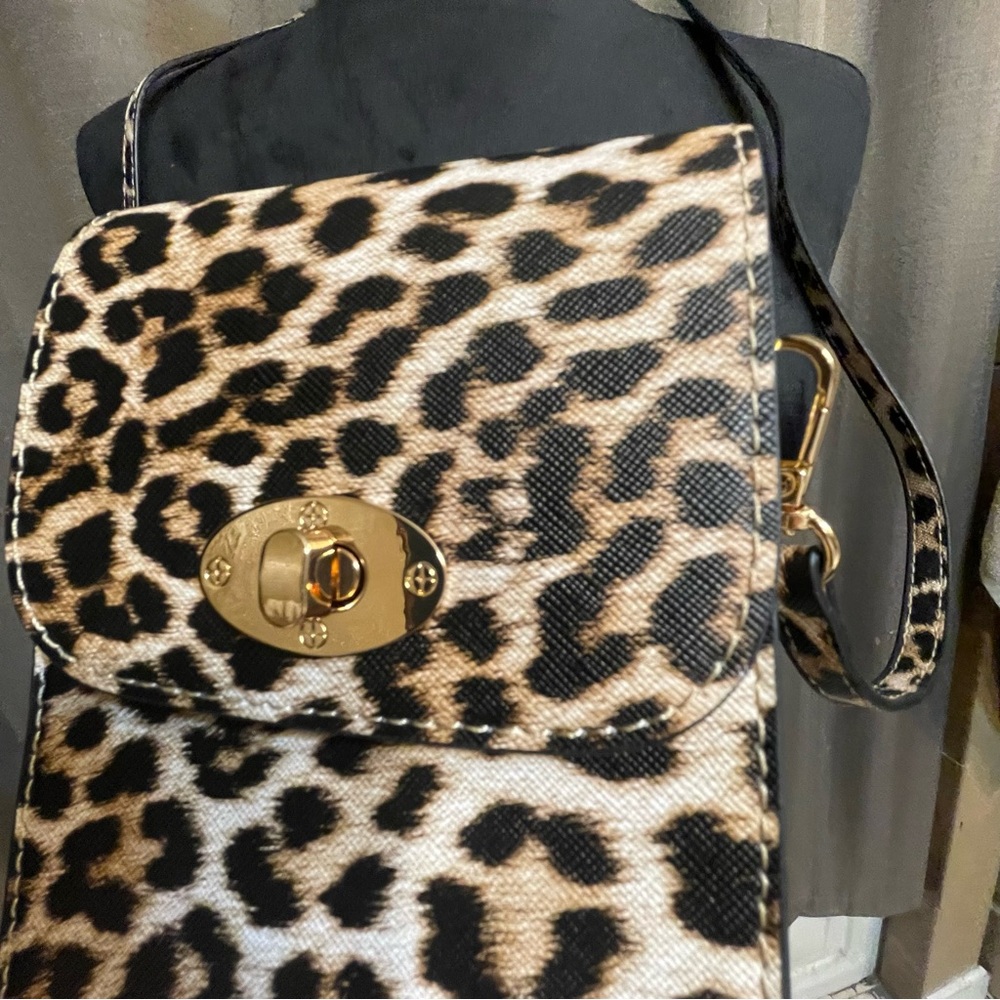NWOT Leopard print vegan leather crossbody purse Cracker Barrel - Picture 6 of 10